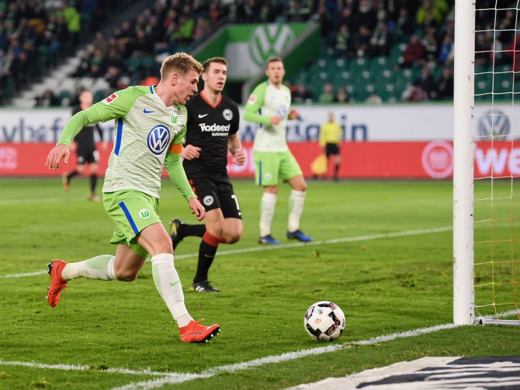 在职业足球赛场上，实力通常是决定比赛走向