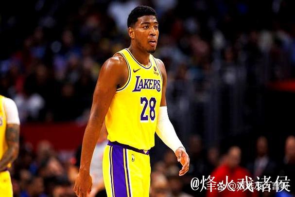 今日24分14板3断3帽！侠记：浓眉赛后将球衣赠送给了小球迷